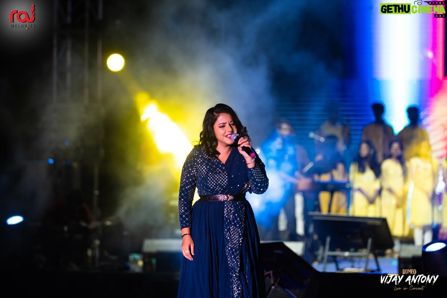 Sireesha Bhagavatula Instagram - VIJAY ANTONY LIVE IN CONCERT TSC🔥🔥 ft. @sireeshabhagavatula . . Photography - @ynoteventplanners . . #vijayantonylive #liveconcert #trichy #salem #coimbatore #sireeshabhagavatula #rajmelodies