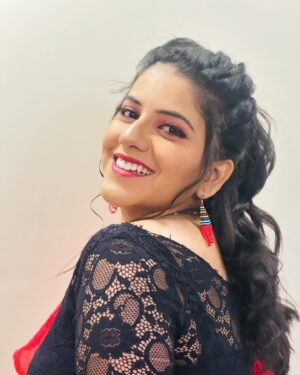 Sireesha Bhagavatula Instagram - Dolled up for #VijayAntonyLive yesterday in Kovai ❤️

Wearing this beautiful outfit from @styl_chennai ❤️🖤
Gorgeous makeover by MUA @harini_muah ❤️🖤
Elegant hairstyle by @shreenika_beautician ❤️🖤