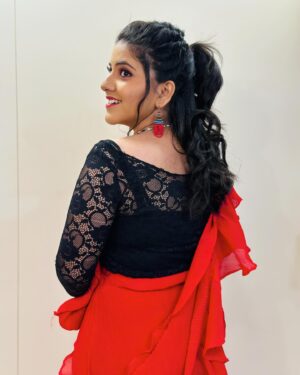 Sireesha Bhagavatula Instagram - Dolled up for #VijayAntonyLive yesterday in Kovai ❤️

Wearing this beautiful outfit from @styl_chennai ❤️🖤
Gorgeous makeover by MUA @harini_muah ❤️🖤
Elegant hairstyle by @shreenika_beautician ❤️🖤