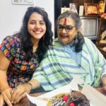 Sireesha Bhagavatula Instagram - And this happened today 🧿❤️🥹 What a lovely start to the day meeting the absolutely legendary @singerushauthup ma’am at her studio !! What a gorgeous persona she has!! Totally in awe of the way she carries herself always. No words to express how blessed I feel when she recognised me ❤️ There is and there will be only one USHA UTHUP. Period Thanks a lot @maanaavpodaar for making this happen!! @rohitvadher_