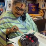 Sireesha Bhagavatula Instagram - And this happened today 🧿❤️🥹 What a lovely start to the day meeting the absolutely legendary @singerushauthup ma’am at her studio !! What a gorgeous persona she has!! Totally in awe of the way she carries herself always. No words to express how blessed I feel when she recognised me ❤️ There is and there will be only one USHA UTHUP. Period Thanks a lot @maanaavpodaar for making this happen!! @rohitvadher_