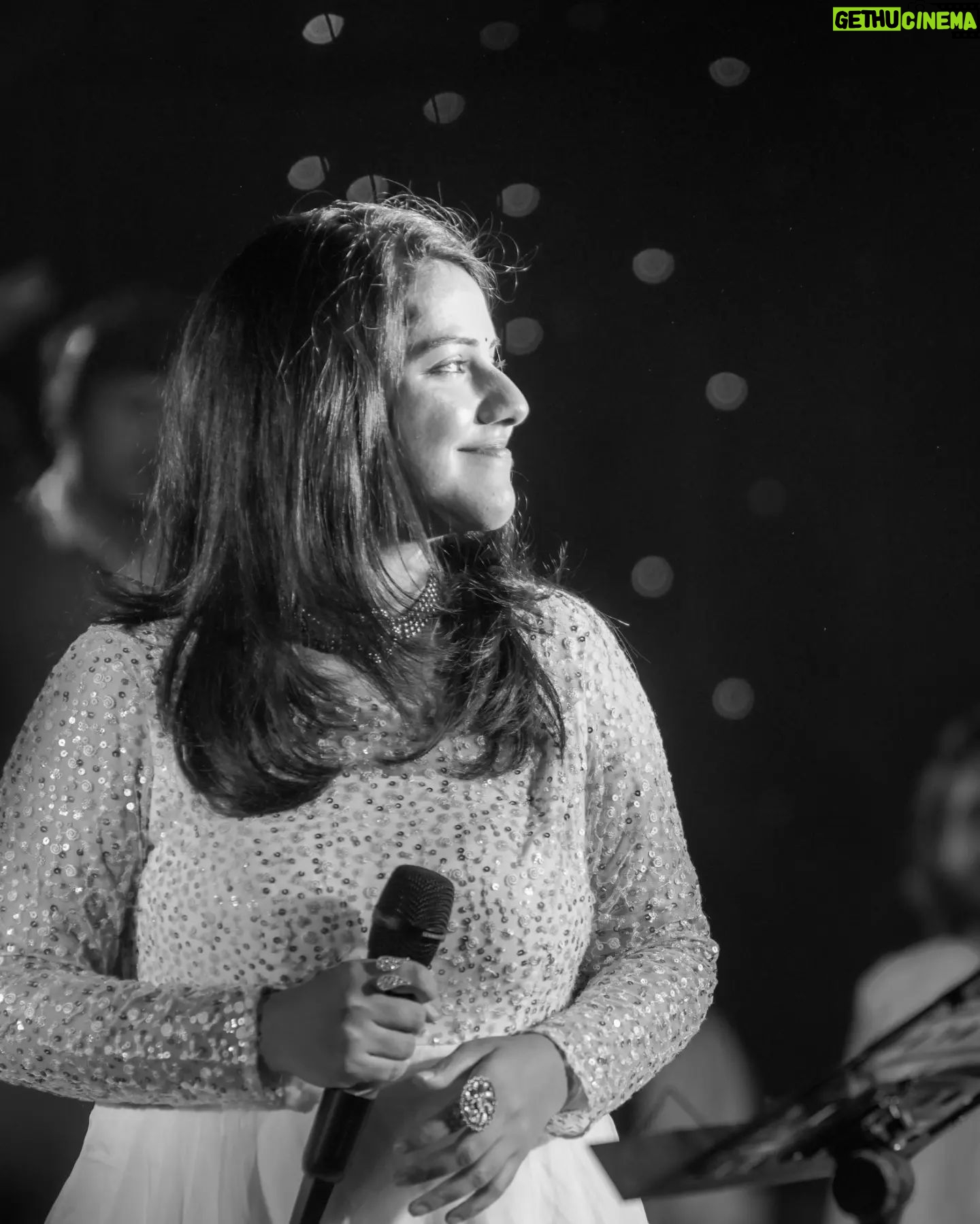 Sireesha Bhagavatula Instagram - The girl with the golden voice : @sireeshabhagavatula šµ Sireesha's rich voice is comforting to the soul, and honey to the ears. . Her range and depth shone bright on stage that night as she enthralled the audience with her performance šļø . Live at @skootroffices š . 10-May-2024