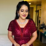 Sireesha Bhagavatula Instagram - Dolled up for #vijayantonylive Madhurai ❤️ Lovely makeover by @harini_muah 💄 Wearing this gorgeous outfit from @lithas_rentals 👗 Classic accessories from @krithika_rental_jewels 💍