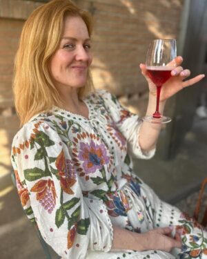 Siri Kristiansen Instagram - Skal du ha vin helt opp?
Jeg tar helt ned jeg.