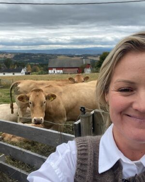 Siri Kristiansen Instagram - Sånn ser man ut etter seks dager med høy feber. Da er ok at kveldens episode av Arveoppgjøret ikke er live si..
Denne gangen hjelper vi familien Nordheggen på Hadeland, hvor blandt annet familiegården skal diskuteres. 
@nrk #arveoppgjøret