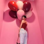 Sisley Choi Instagram - 🎟️❣️ 我媽想當年的小背心 現穿在我身 :)