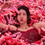 Sisley Choi Instagram - 🎟️❣️ 我媽想當年的小背心 現穿在我身 :)