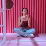 Sisley Choi Instagram – 🎟️❣️
我媽想當年的小背心 現穿在我身 :)