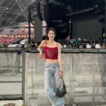 Sisley Choi Instagram – 🎟️❣️
我媽想當年的小背心 現穿在我身 :)