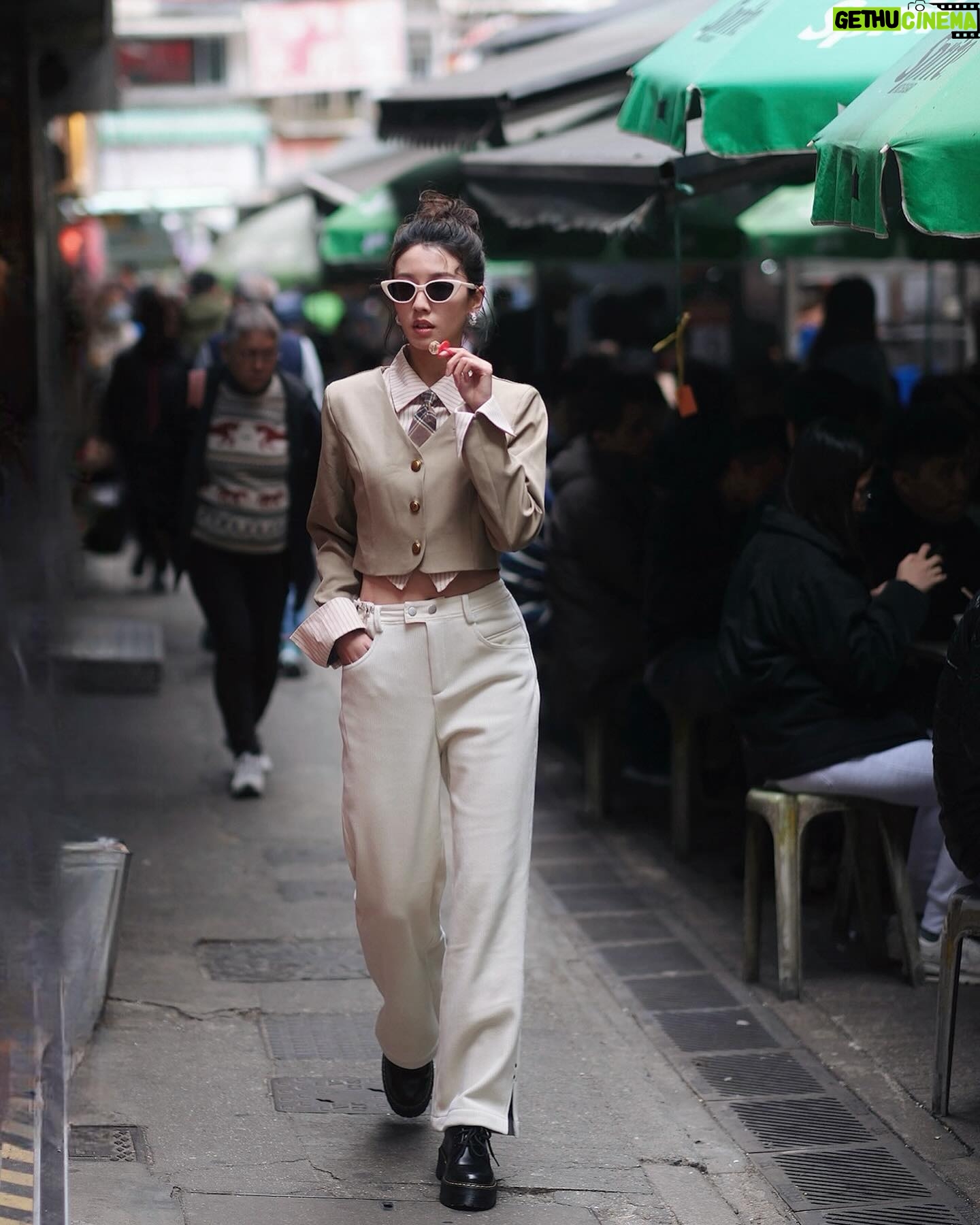 Sisley Choi Instagram - SPOTTED‼️ 黑超B Looking Lost in the Streets of Central 👶🏻