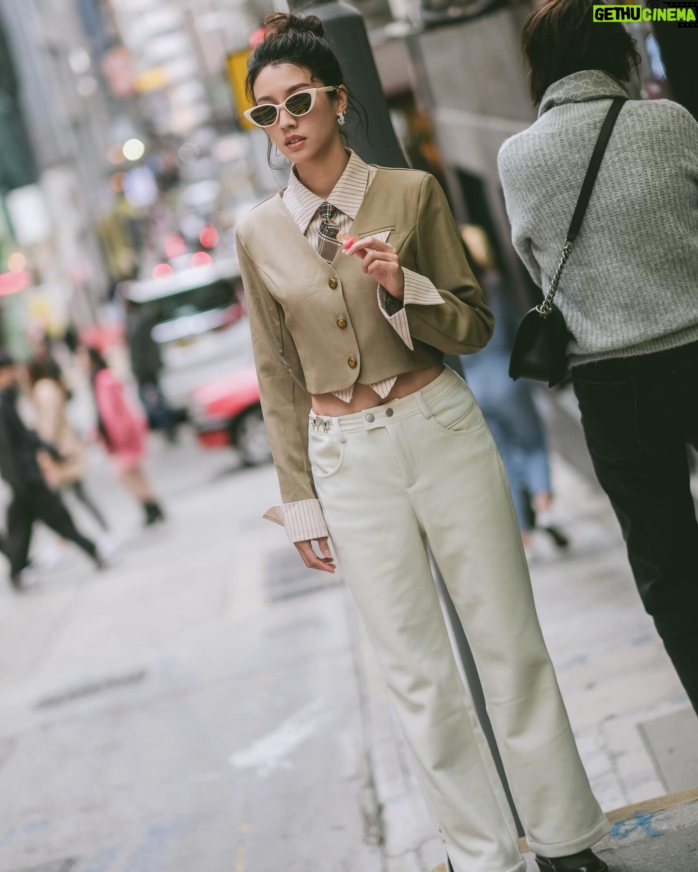 Sisley Choi Instagram - SPOTTED‼️ 黑超B Looking Lost in the Streets of Central 👶🏻