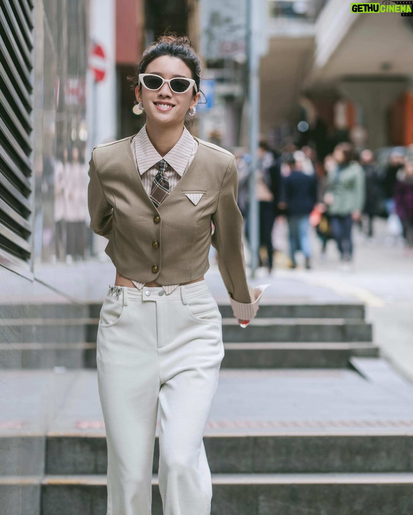 Sisley Choi Instagram - SPOTTED‼️ 黑超B Looking Lost in the Streets of Central 👶🏻