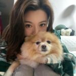 Sisley Choi Instagram – 雙喜臨門🧧人日初七 油生八歲生日！
今年仲唔發大財?😹🤝🏼

祝各位 龍精虎猛 平安 每事順♥️

#人日快樂 #油嘜菜
