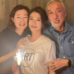 Sisley Choi Instagram - . 爹哋媽咪願你們繼續中獎咁笑 我哋繼續去食好嘢要身體健康 最後嗰個恭喜你真係繞樑三天 希望今年有好多嘢值得被恭喜 生日 感恩 快樂 :)