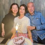 Sisley Choi Instagram - . 爹哋媽咪願你們繼續中獎咁笑 我哋繼續去食好嘢要身體健康 最後嗰個恭喜你真係繞樑三天 希望今年有好多嘢值得被恭喜 生日 感恩 快樂 :)