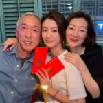 Sisley Choi Instagram - . 爹哋媽咪願你們繼續中獎咁笑 我哋繼續去食好嘢要身體健康 最後嗰個恭喜你真係繞樑三天 希望今年有好多嘢值得被恭喜 生日 感恩 快樂 :)