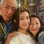 Sisley Choi Instagram - . 爹哋媽咪願你們繼續中獎咁笑 我哋繼續去食好嘢要身體健康 最後嗰個恭喜你真係繞樑三天 希望今年有好多嘢值得被恭喜 生日 感恩 快樂 :)