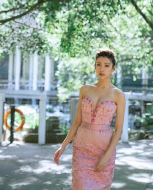 Sisley Choi Instagram - 🩰
even a quiet afternoon in the garden
could be the sweetest thing 🐈