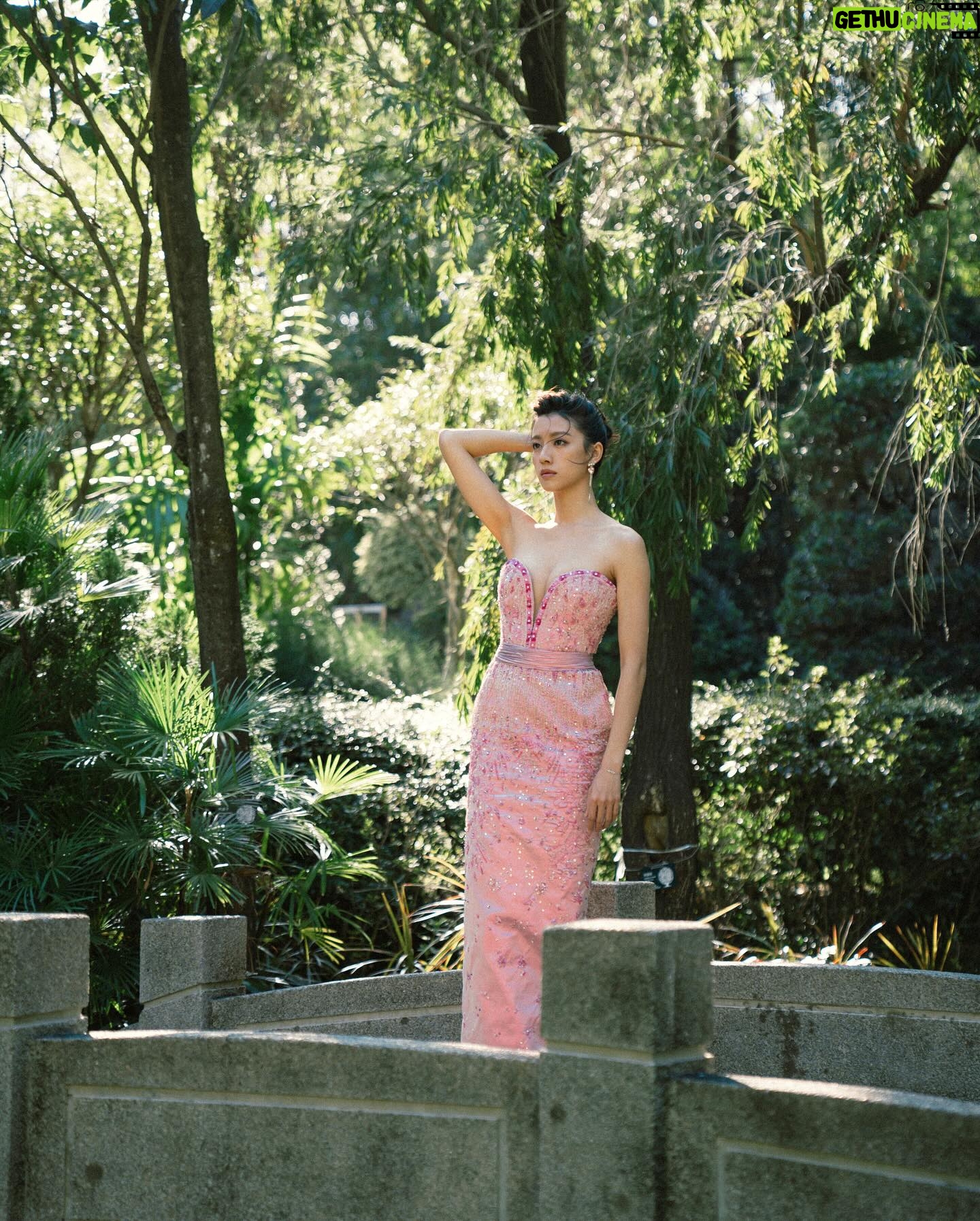 Sisley Choi Instagram - 🌸 緣起,我在人群中看見你。 緣滅,我把你歸還於人海。