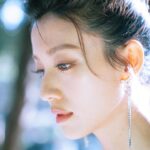 Sisley Choi Instagram - 🌸 緣起，我在人群中看見你。 緣滅，我把你歸還於人海。