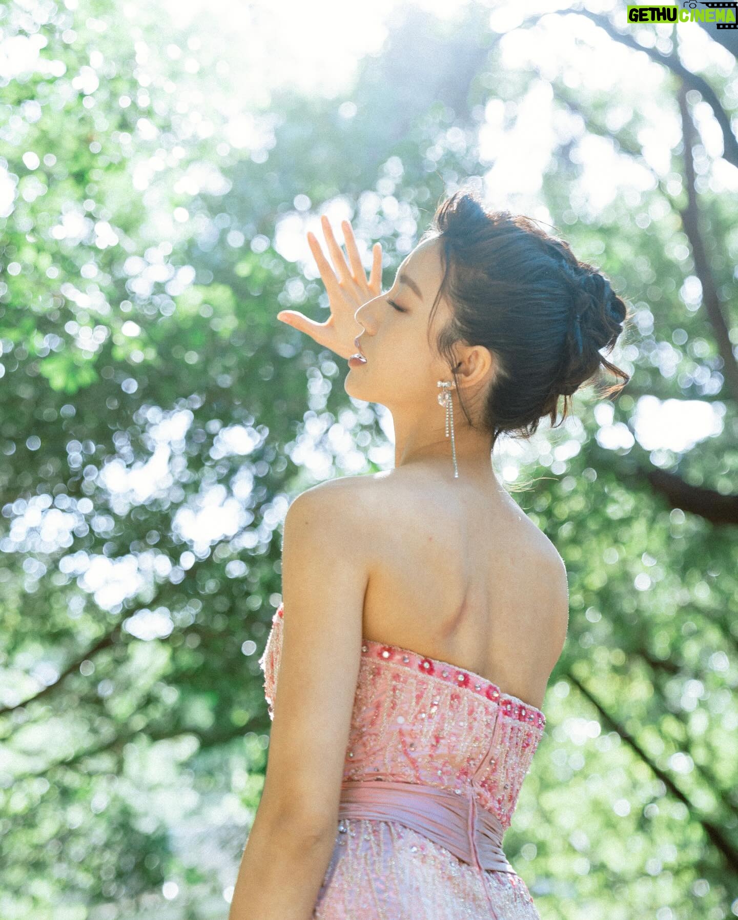Sisley Choi Instagram - 🌸 緣起,我在人群中看見你。 緣滅,我把你歸還於人海。