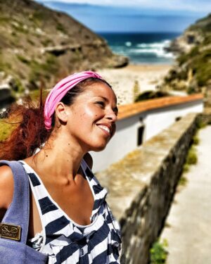 Sissi Martins Instagram - "Quando alimentamos mais a nossa coragem do que os nossos medos,passamos a derrubar muros e a construir pontes."
-Frases do meu Pai-

#happy #gratidao #sissiruben #loveis #brave #fights #betterworld #change