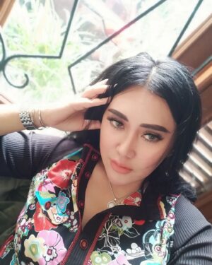 Sissy Firman Instagram - Nunggu adzan Maghrib aja yg udah pasti, daripada nunggu km yg belum pasti 😂  Selamat berpuasa 😁🙏