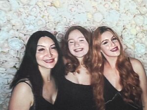 Skylar Gray Instagram - photogenic?? more like photogenetics ;)
#family #photobooth #fam #sistersister #explore #photogenic #photooftheday #explorepage