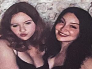 Skylar Gray Instagram - photogenic?? more like photogenetics ;)
#family #photobooth #fam #sistersister #explore #photogenic #photooftheday #explorepage