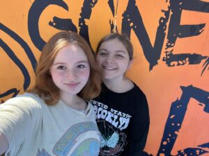 Skylar Gray Instagram - six flags with sis ❤️❤️

#sixflags #magicmountain