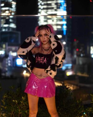 Skylar Roberge Instagram - Dreams don’t have to die with you • keep following
🌌🌙💕
Lost in Translation pt. 1
📸 @zurkzenemixa ✨

#shibuya #tokyo #lostintranslation #cityview #esqape #followyourdreams