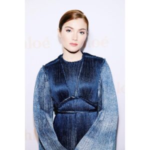 Skyler Samuels Instagram - i slay my own dragons 🐉⚔️