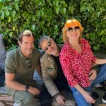 Smaragda Karydi Instagram - Πάσχα γιορτή της αγάπης. Η καλύτερη ευκαιρία να συναντήσεις τόσους φίλους στην ωραιότερη αυλή του Πηλίου. Στου Βασίλη και στης Λίνας ❤️🌻 Χρόνια Πολλά!