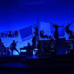Smaragda Karydi Instagram - Μετά από μια ανταπόκριση πάνω από κάθε προσδοκία που είχαμε την πρώτη εβδομάδα παραστάσεων, τώρα που ξεκινάει η δεύτερη έχω την ανάγκη να ευχαριστήσω κάποιους ανθρώπους που δεν είναι στα credits της παράστασης αλλά μου έδωσαν τεράστια βοήθεια μόνο από νοιάξιμο και αγάπη. Χωρίς αυτούς τίποτα δε θα ήταν ίδιο. Καταρχάς και πάνω απ όλους τον Φωκά Ευαγγελινό που ήρθε και βοήθησε με τις χορογραφίες της παράστασης, που το πήρε προσωπικά χωρίς κανένα λόγο, που ήταν παρών εδώ,ανάμεσα σε χιλιάδες δουλειές του, που με την θετική του ενέργεια, τη γλύκα και το απίστευτο ταλέντο του μεταμορφώνει τα πάντα σε φαντασμαγορία Τον Γιώργο Σκληρό που πάντα δίνει τις καλύτερες συμβουλές αλλά βοηθάει και εμπράκτως, που είναι από πάνω και αγωνιά σαν να είναι δική του παράσταση. Τη Χαρά Κεφαλά, τη νεράιδα δασκάλα μου, τη καλύτερη του κόσμου, που ότι έχει ανακαλύψει μετά από ατέλειωτες ώρες δουλειάς και εμπειρίας το μοιράζεται γεναιόδωρα με τους συναδέλφους της. Την Κάλλη Μαυρογένη που είναι πάντα μπροστά από τα γεγονότα φροντίζει και προβλέπει τι θα χρειαστεί και λύνει προβλήματα που δεν είναι της αρμοδιότητας της. Και βεβαίως τον Θοδωρή Αθερίδη που είναι πάντα δίπλα μου για να με υποστηρίξει, να μου πάρει τους φόβους και να μου πει προχώρα, αλλά και για τη βοήθεια του με κομμάτια του κειμένου που με τις πάντα εμπνευσμένες ιδέες του σε λίγα λεπτά τα κάνει όλα αστεία, τρυφερά και πολυδιάστατα όπως είναι ο ίδιος Επίσης δε μπορώ να μη πω ένα μεγάλο ευχαριστώ στη βοηθό μου Μαριανθη Μπαϊρακτάρη που όπως και στον Κουτρούλη έτσι κι εδώ δούλεψε με αυταπάρνηση και το πήρε πιο προσωπικά κι από μένα. Έχω τεράστια ευτυχία που συνεργάστηκα με όλους σας και κυρίως με τη σπουδαία ομαδάρα των ηθοποιών που θα έχω την ευλογία να περάσω το χειμώνα. Η μαριχουανα της μαμάς είναι η καλύτερη γιατί την κάνατε εσείς να είναι @i_marixouana_tis_mamas @fokasevagelinos @sklgeorge @hara_kefala_official @kalli_mavrogeni @atheridis_thodoris_official @marianthi_bairaktari @takispapamatthaiou @nousis_giorgos @xarisxiwtis @rodobitistasos @innerd_official @lekkaki @antonispapakonstantinou @theatrikesskines @elinanophoto