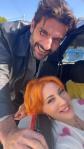 Smaragda Karydi Instagram - Ειλικρινά ευγνώμονες για την ανταπόκριση, τα καλά σας λόγια και την αγαπη σας. Συνεχίζουμε ακάθεκτοι και ακόμα πιο χαρούμενοι @iq160greece @nikos_kouris_official @starchanneltv