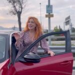 Smaragda Karydi Instagram - Εμένα πια στη ζωή μου όλα είναι πορτοκαλί🧡 SIXT σημαίνει ευέλικτο leasing απο την @sixtgr . Μισθώνεις όποιο όχημα θέλεις, όποτε το θέλεις και για όσο θέλεις! Μπες στο leasing.sixt.gr ή κάλεσε στο 211 95 50000 για να επιλέξεις το κατάλληλο όχημα για σένα. @sixtgr