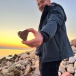 Smaragda Karydi Instagram - Τελευταία δύση του ηλίου για φέτος πριν από λίγο στην παραλία Να έχετε μιά καλή Χρονιά παιδιά Να έχετε υγεία και να φτιάξετε τη ζωή σας όπως τη θέλετε Ωραια ήταν έξω σήμερα. Σαν Πάσχα #happynewyear
