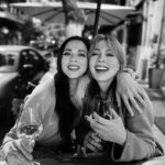 Smaragda Karydi Instagram - Νύχτες στη Σαλονίκη με τη Βαγγελιώ μου την υπέρκαλλονοκουμπάρα μου 🩷 @evagelia_siriopoulou_official