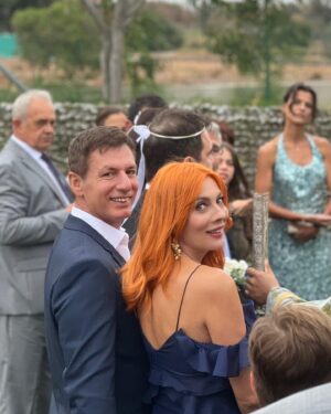Smaragda Karydi Instagram - Ευαγγελία, Στράτος Νικόλας
Ένας για ολους κι όλοι για έναν. Ενωμένοι από πάντα και για πάντα. 
Μέσα στο ζόφο και την απελπισία των ημερών, η γιορτή της ζωής, της ένωσης και της αγάπης 
Τυχεροί που έχετε ο ένας τον άλλον κι εμείς ευλογημένοι που σας έχουμε στη ζωή μας. Σας ευχαριστούμε που μας κάνατε συγγενείς σας. Πνευματικούς γονείς και πνευματικά αδέρφια 
Οχι τ αδέρφια που μας έτυχαν. Τα αδέρφια που διαλέξαμε

Νυνί δέ μένει πίστις, ἔλπίς, ἀγάπη, τά τρία ταῦτα· μείζων δέ τούτων ἡ ἀγάπη».
@evagelia_siriopoulou_official @stratos_ptz @sklgeorge @atheridis_thodoris_official @michalis_marinos_official @tzela