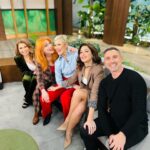 Smaragda Karydi Instagram – Reunion για την Εθνική Ελλάδος 🥌 🇬🇷
Ομάδα που κερδίζει δε την αλλάζεις με τίποτα @ykapoutzidis @constantinamihail @katerina_papoutsaki @mariellasavvides 

Κάθε Κυριακή στις 23:00 ξανά μαζί @megatvcom