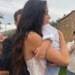 Smaragda Karydi Instagram - Ευαγγελία, Στράτος Νικόλας Ένας για ολους κι όλοι για έναν. Ενωμένοι από πάντα και για πάντα. Μέσα στο ζόφο και την απελπισία των ημερών, η γιορτή της ζωής, της ένωσης και της αγάπης Τυχεροί που έχετε ο ένας τον άλλον κι εμείς ευλογημένοι που σας έχουμε στη ζωή μας. Σας ευχαριστούμε που μας κάνατε συγγενείς σας. Πνευματικούς γονείς και πνευματικά αδέρφια Οχι τ αδέρφια που μας έτυχαν. Τα αδέρφια που διαλέξαμε Νυνί δέ μένει πίστις, ἔλπίς, ἀγάπη, τά τρία ταῦτα· μείζων δέ τούτων ἡ ἀγάπη». @evagelia_siriopoulou_official @stratos_ptz @sklgeorge @atheridis_thodoris_official @michalis_marinos_official @tzela