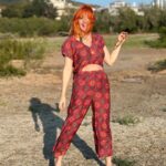 Smaragda Karydi Instagram - Από σήμερα για μένα ξεκινάει το καλοκαίρι επισήμως. Το αποφάσισα. Όποιος ξανάβρέξει θα χει να κάνει μαζί μου ☀️🦑🐳🐠⛱️🏝️