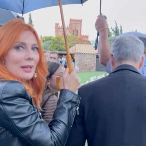 Smaragda Karydi Instagram - Ευαγγελία, Στράτος Νικόλας
Ένας για ολους κι όλοι για έναν. Ενωμένοι από πάντα και για πάντα. 
Μέσα στο ζόφο και την απελπισία των ημερών, η γιορτή της ζωής, της ένωσης και της αγάπης 
Τυχεροί που έχετε ο ένας τον άλλον κι εμείς ευλογημένοι που σας έχουμε στη ζωή μας. Σας ευχαριστούμε που μας κάνατε συγγενείς σας. Πνευματικούς γονείς και πνευματικά αδέρφια 
Οχι τ αδέρφια που μας έτυχαν. Τα αδέρφια που διαλέξαμε

Νυνί δέ μένει πίστις, ἔλπίς, ἀγάπη, τά τρία ταῦτα· μείζων δέ τούτων ἡ ἀγάπη».
@evagelia_siriopoulou_official @stratos_ptz @sklgeorge @atheridis_thodoris_official @michalis_marinos_official @tzela