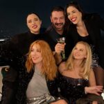 Smaragda Karydi Instagram – Μόνο αγάπη ❤️ 
Τίποτα άλλο δεν είναι στο χέρι μας, αλλά αυτό είναι πολύ 
#2024 #happynewyear