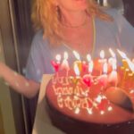 Smaragda Karydi Instagram - Σας ευχαριστώ όλους για τις ευχές σας γιά χθες. Η ζωή είναι ωραία όταν τη μοιράζεσαι μ αυτούς που αγαπάς και τα γενέθλια είναι μια καλή μέρα για να το θυμάσαι #birthdaygirl 🥂