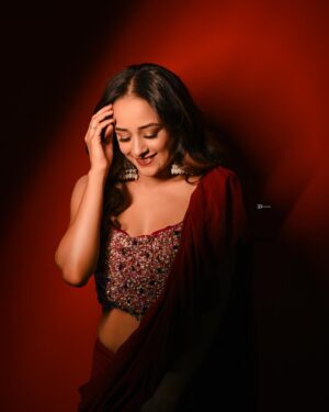 Sneha Jain Instagram - Don’t look at the caption, look at me❤️‍🔥

Wearing 👗: @the_adhya_designer 
Hair : @vaishalichavan208
📸 : @jaydodia22

#fyp #explore #trending #photoshoot #model #actor #saathnibhanasaathiya #actorlife #entrepreneur #womenentrepreneurs