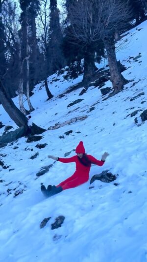 Sneha Jain Instagram - ❄️❤️

📹 : @ajaz_bhat_63 
.
.
.
#snehajain #kashmir #sonmarg #snow #kashmirphotographyclub #explorepage #exploremore #explore #staytuned #love #beauty