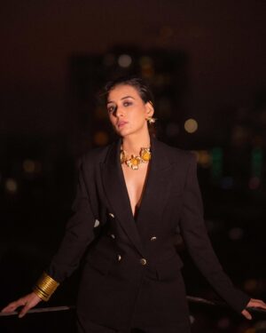 Sneha Jain Instagram - Capturing moments, painting memories, one candid click at a time. ✨

📸 : @chitrdev.in 

#explore #fyp #trending #instagram #instadaily #candid #dailypost #viral #actorlifestyle #lifestyle #luxury