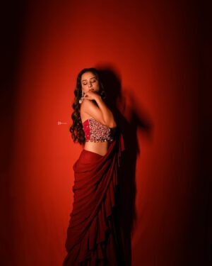 Sneha Jain Instagram - Wearing 👗: @the_adhya_designer 
Hair : @vaishalichavan208
📸 : @jaydodia22 

#explore #fyp #photoshoot #modeling #model #actorlife #actorlifestyle #trendy #sathnibhanasathiya2 #bigboss #splitsvilla #roadies #televison #star #celebrity