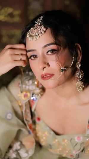 Sneha Jain Instagram - कभी मिलोगी तो एक कहानी सुनूंगा 💚

Outfit @bmbywear.luxe @bmbywear 
Makeup @ankit_savla 
Hair @nayna_savla @payalankitsavla 
📸 : @megapixelphotography

#photoshoot #trendingreels #viral #fyp #explore #instagram #instadaily #ishq #sathnibhanasathiya2 #fuhsefantasy #actorslife #modeling #shoot #photooftheday #reeloftheday #viralreels #luxury #luxurylifestyle #gopi #gehna #star #starplus #colors #bigboss #locationdaires